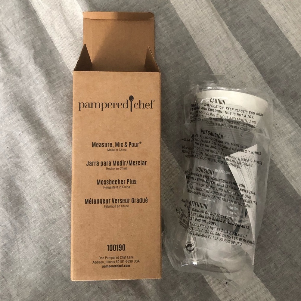 Pampered Chef Measure Mix and Pour
